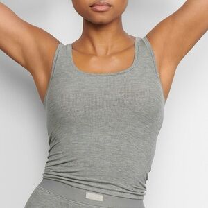 SKIMS NWT Soft Scoop Rib Tank - Heather Grey